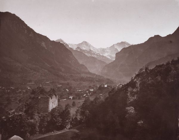 Productafbeelding Adolphe Braun. Ruines du château d'Unspunen. Eiger, Jungfrau et Mönsch.