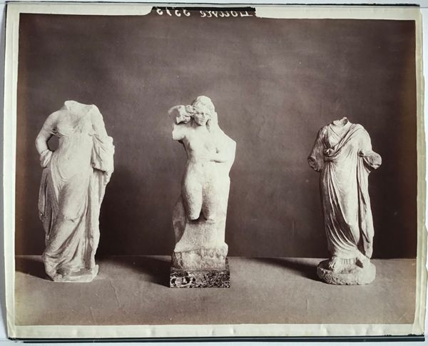 Productafbeelding Braun. Amphipolis, Sirène et femme drapée.