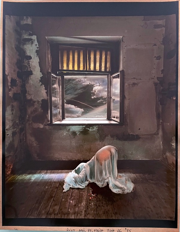 Produktbild DRAPED FIGURE WITH HEAD TO FLOOR, 1978