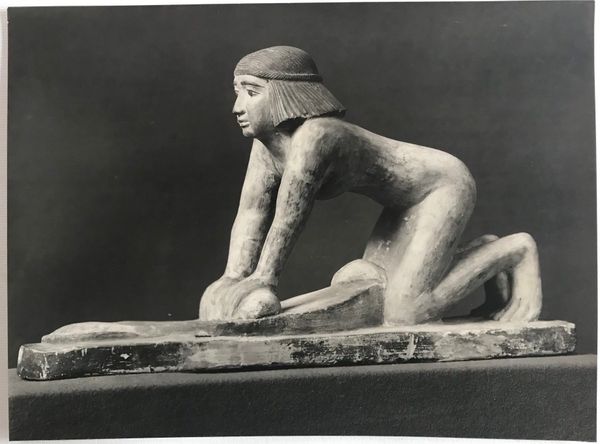 Product image Egypte ancienne. Femme du peuple pétrissant de la pâte.