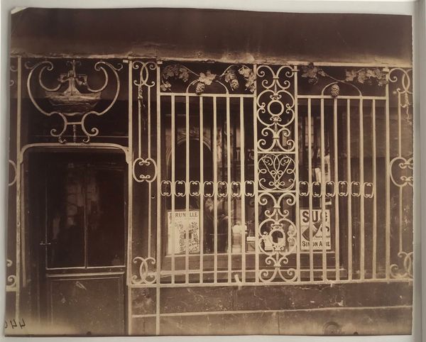 Productafbeelding Eugène Atget. Paris. À La Grâce de Dieu.