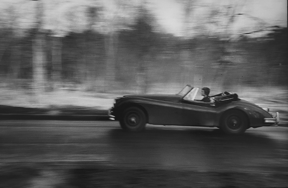 Productafbeelding Françoise Sagan dans sa jaguar, 1956