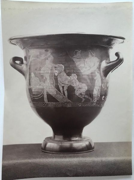 Product image Grèce ancienne. Vase en terre cuite vernie. Scène de comédie.