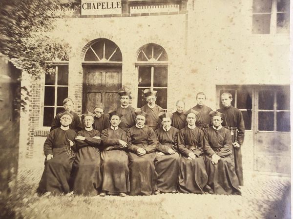 Produktbild Groupe d'ecclésiastiques.