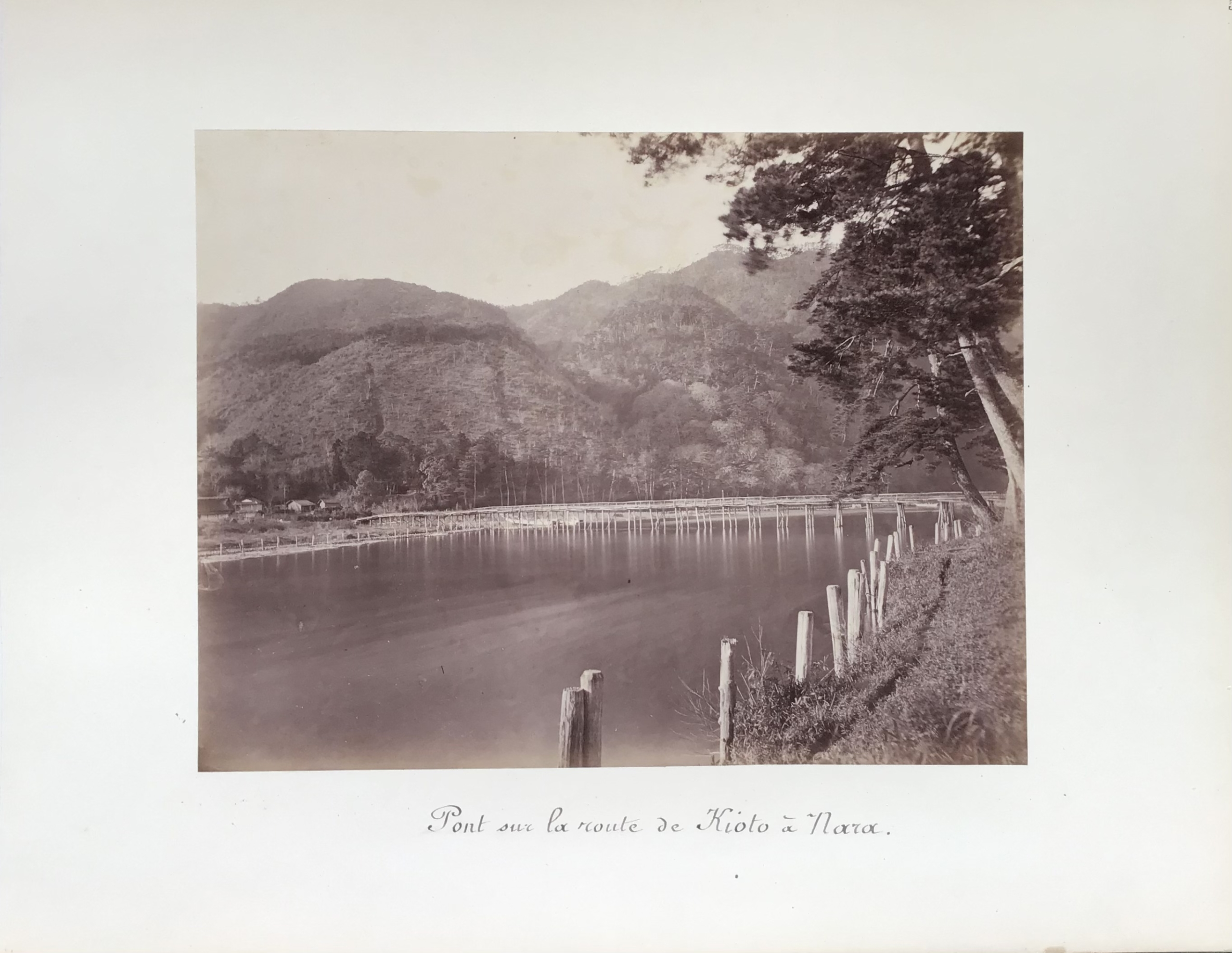 Product Japon. Pont sur la route de Kioto à Nara. miniatuur