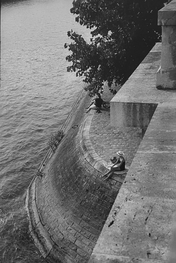 Product image La baigneuse, en bord de Seine, Paris, 2014