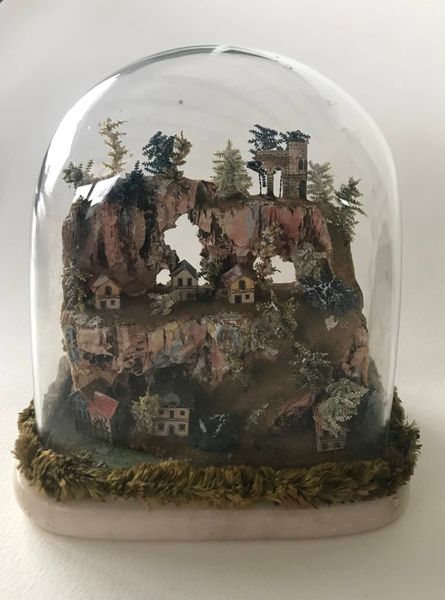 Produktbild La petite ville. Composition sous globe.