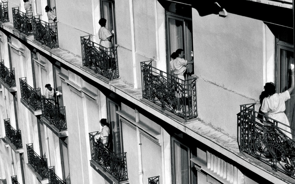 Product image Les femmes de chambres s’activent pour le festival de Cannes, Hôtel Martinez, 1998