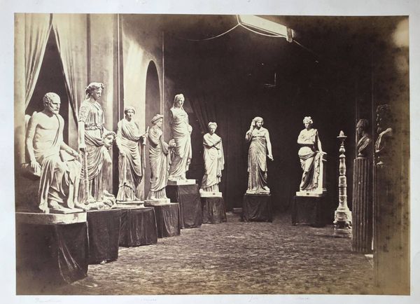 Product image Les Muses. Salon ou école des Beaux-Arts. Photographie primitive.