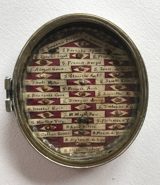 Productafbeelding Reliquaire en métal du XIX e siecle. Importante collection de reliques.