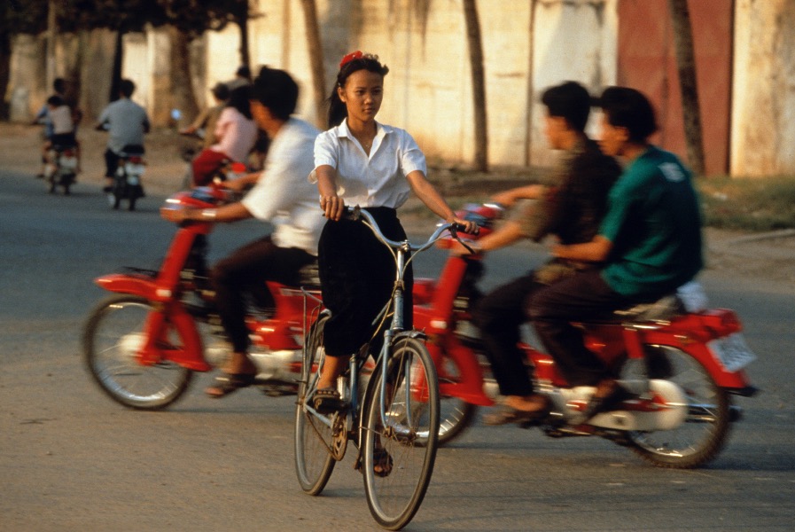 Produktbild Sortie du lycée français, Phnom Penh, Cambodge 1992