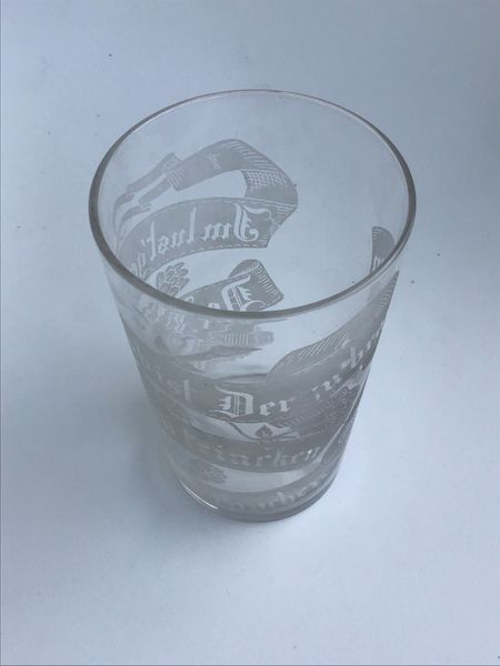 Product image Verre gravé pour un club de buveurs de bière et fumeur de pipe. Fin XIXe siècle.