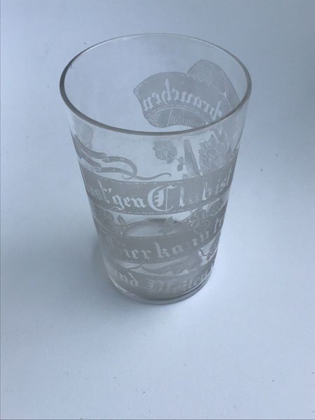 Product image Verre gravé pour un club de buveurs de bière et fumeur de pipe. Fin XIXe siècle.