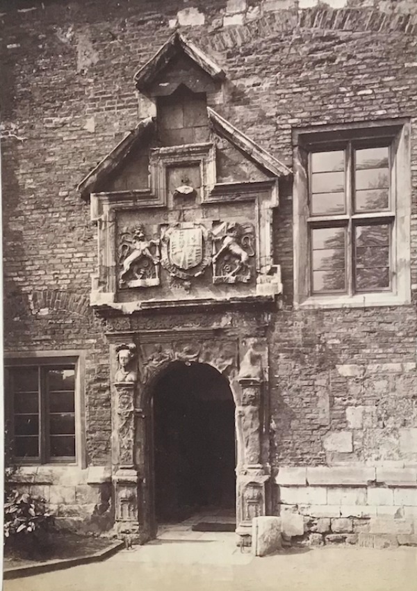 Productafbeelding York. King's manor entrance.