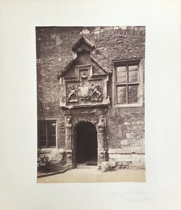 Productafbeelding York. King's manor entrance.